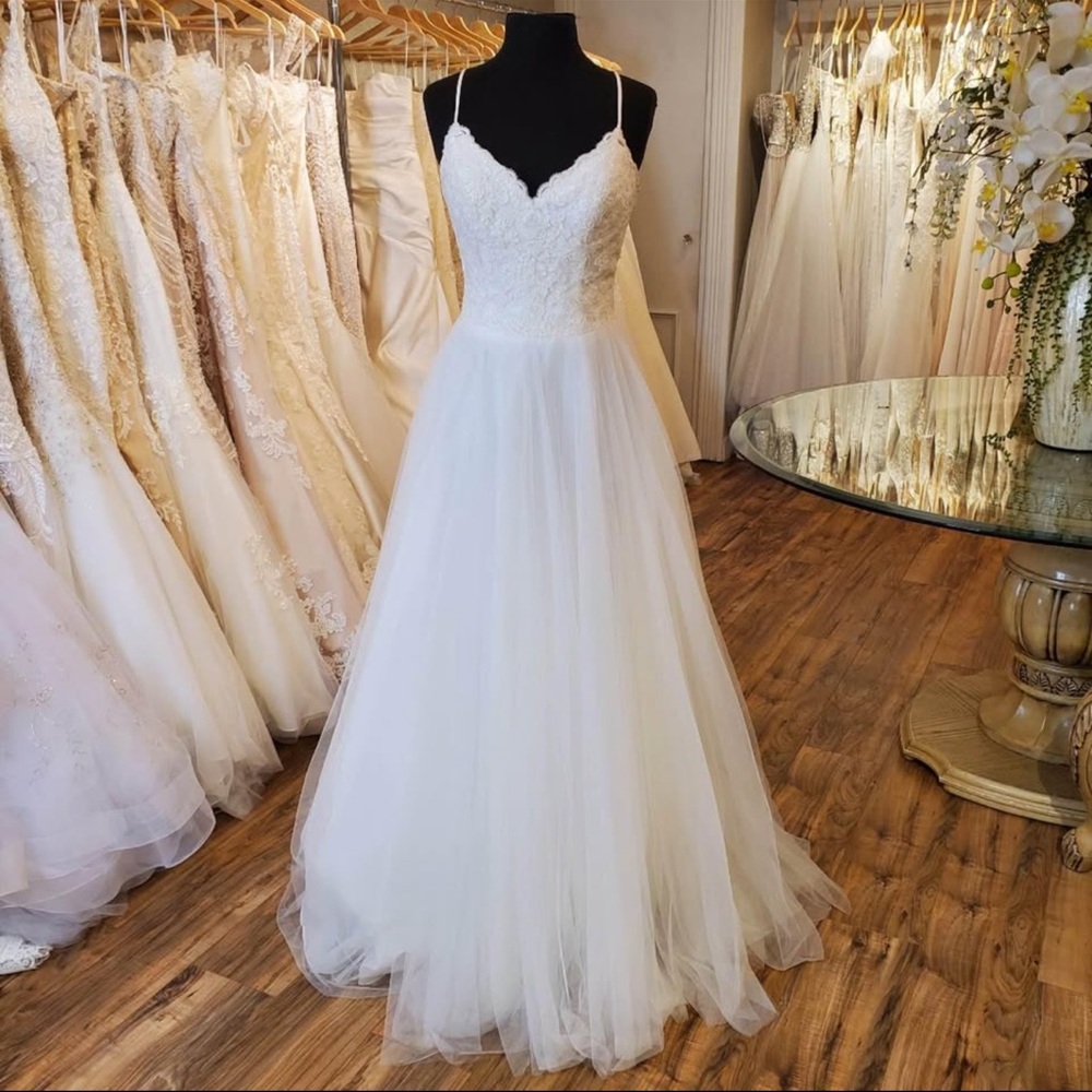 Elegant White Lace Spaghetti Strap Dress